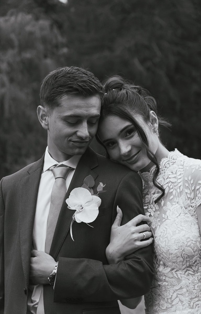 séance de couple en noir et blanc