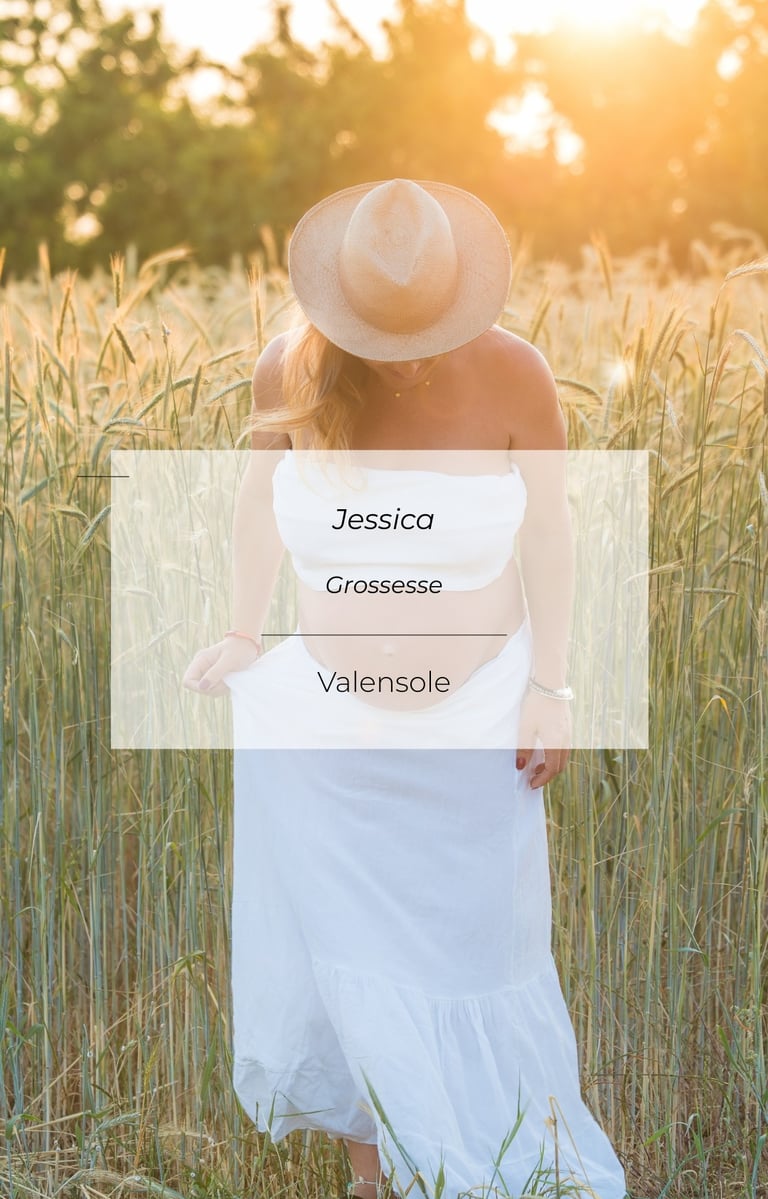 Séance grossesse en Provence, photo naturelle dans les champs à Valensole