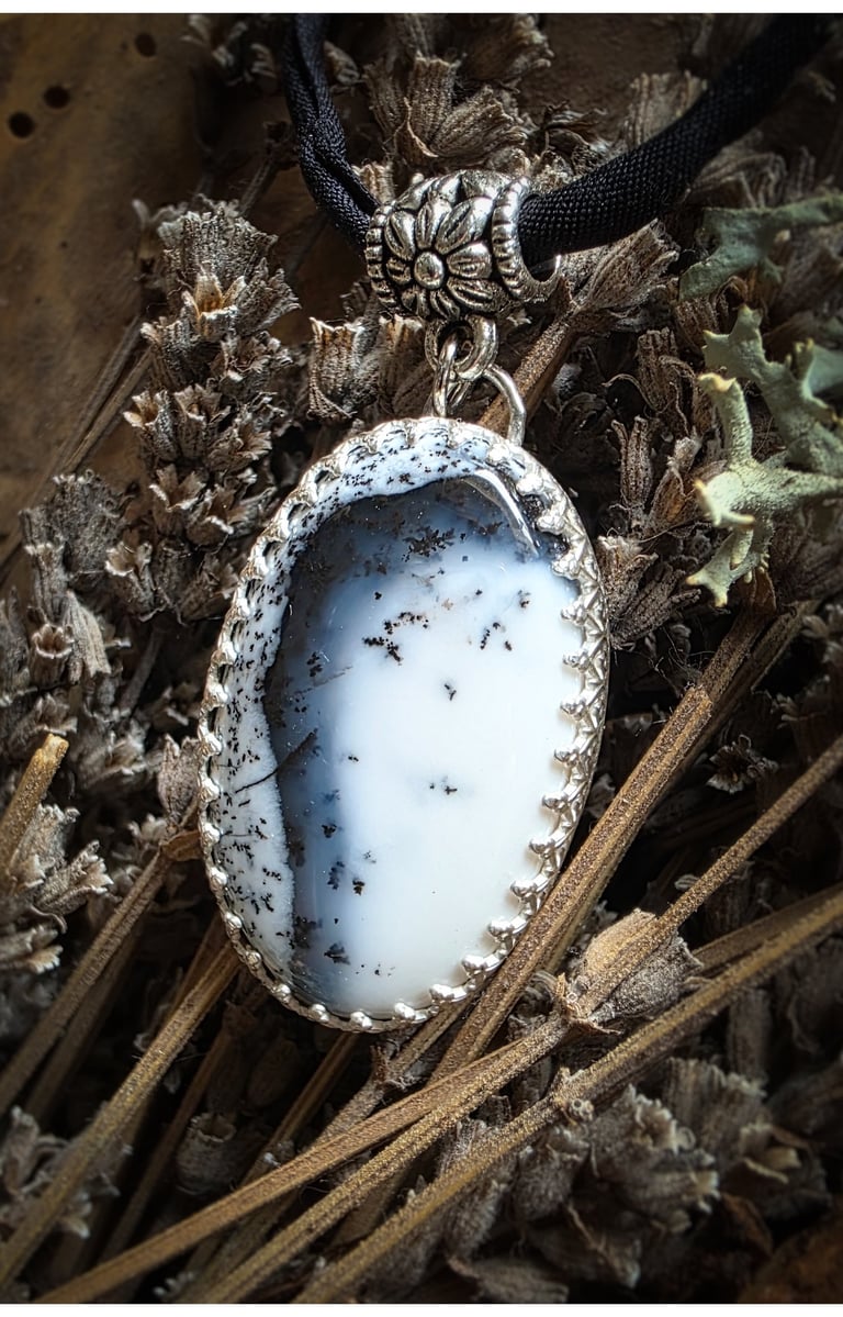 Anhänger aus Silber inspiriert von natürlichen Formen