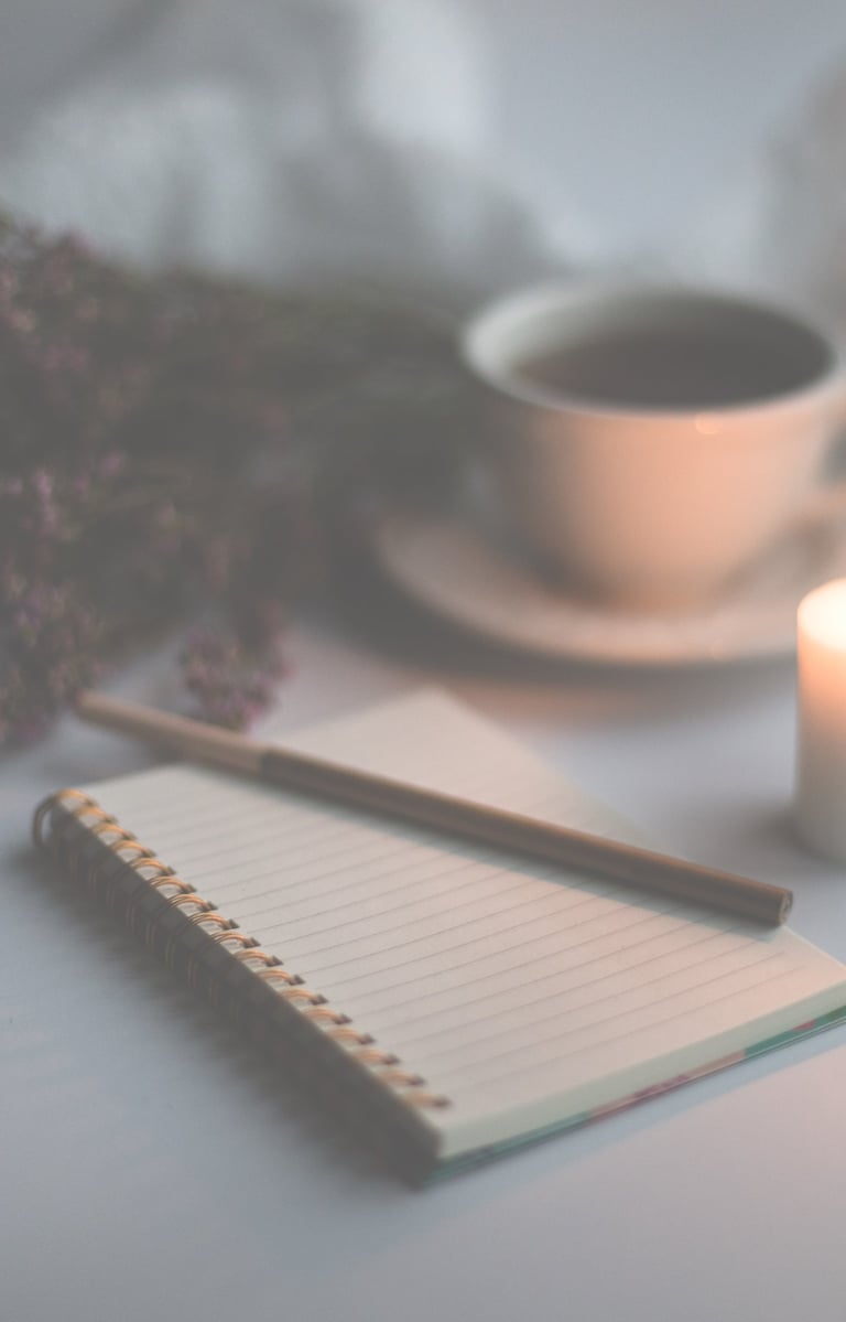 Conoce la esencia de nuestro proyecto: diarios de gratitud, cursos y herramientas para acompañarte en un camino de transforma