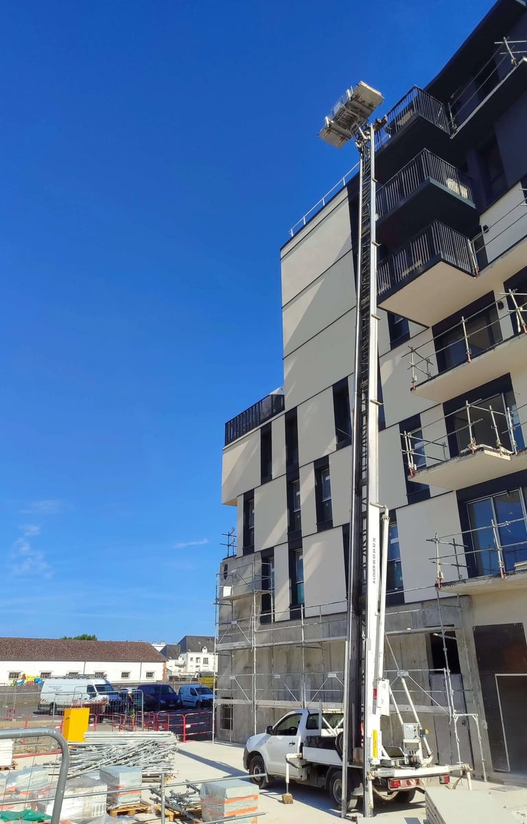 Monte-meuble Lepeltier - Intervention sur le chantier d'un immeuble en construction à Tours.