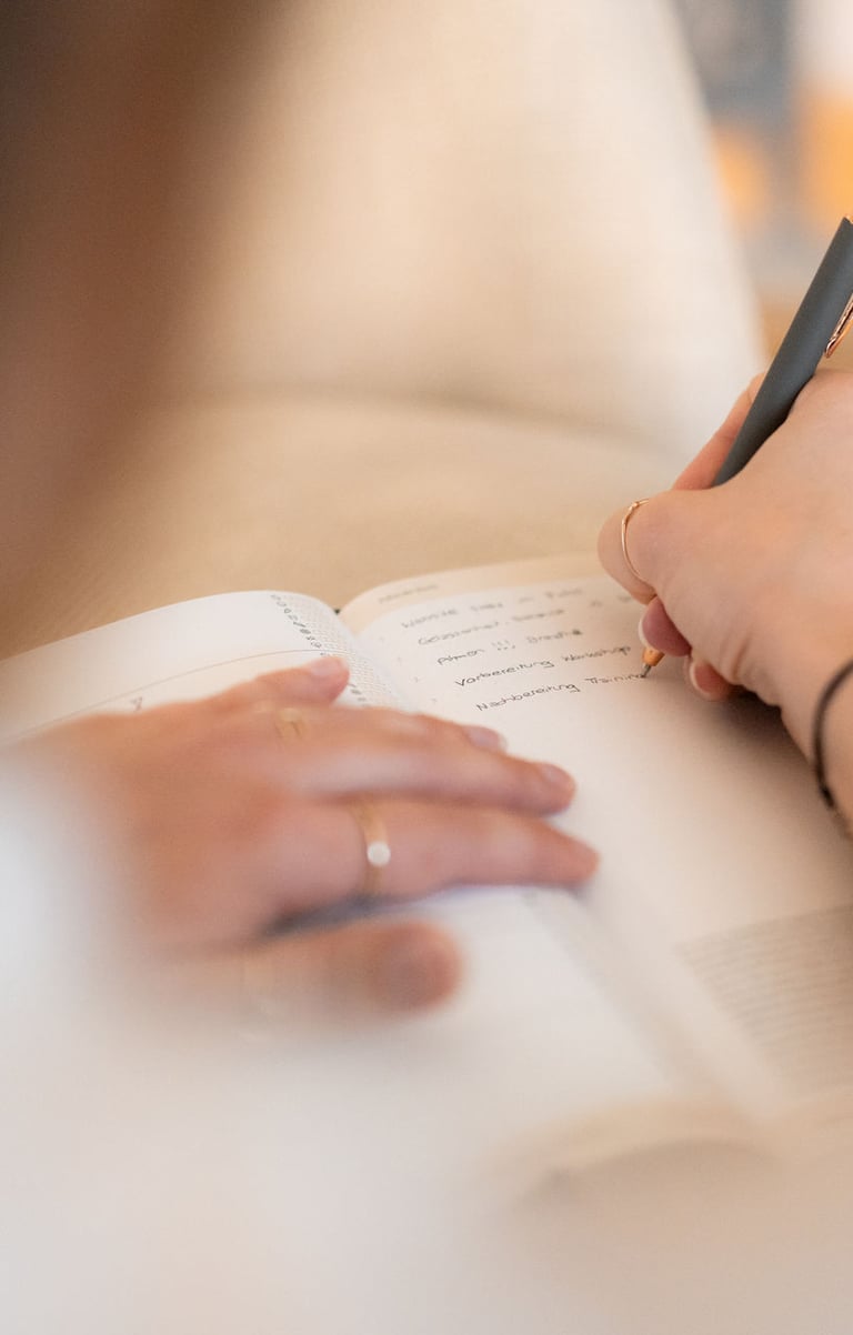 Notizen während einer Beratung zur Beruflichen Neuorientierung