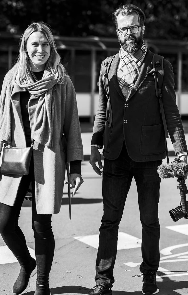 Reda Tamkvaitė ir Tomas Tamkvaitis filmavimo aikštelėje Lietuvoje