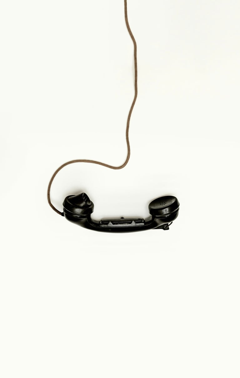 Inviting users to request a callback, phone image displayed