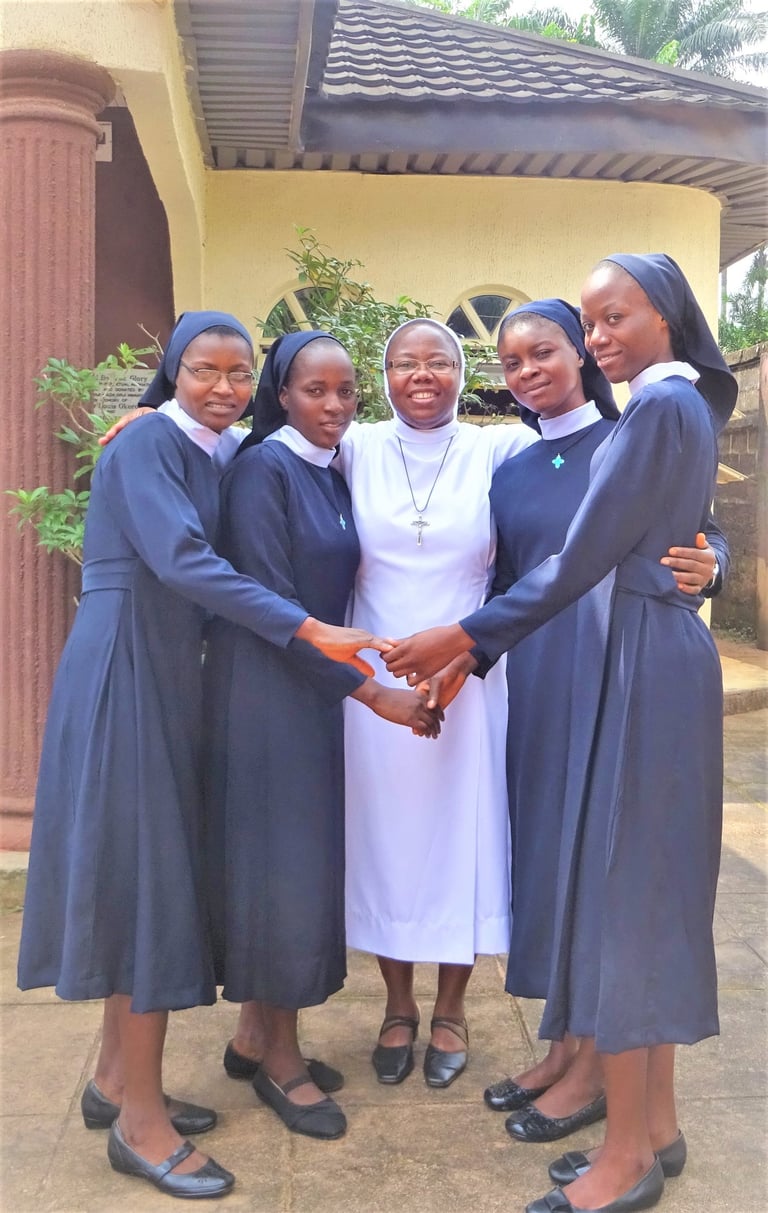 Catholic sisters gathered in friendship and prayer