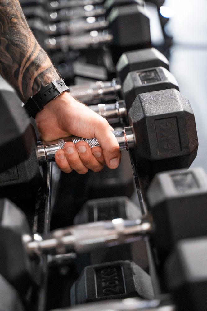 Imagen de unas pesas en el gimnasio