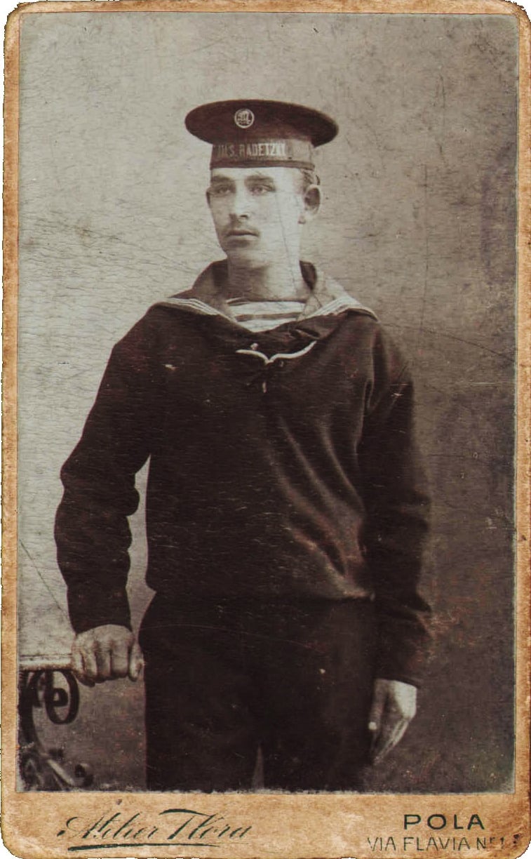 Harmat Lajos kiképzése után 1906-ban