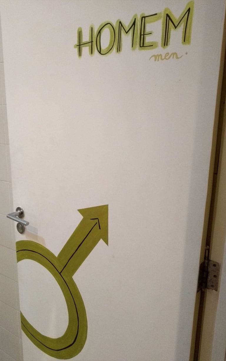 fresque porte hostel brésil