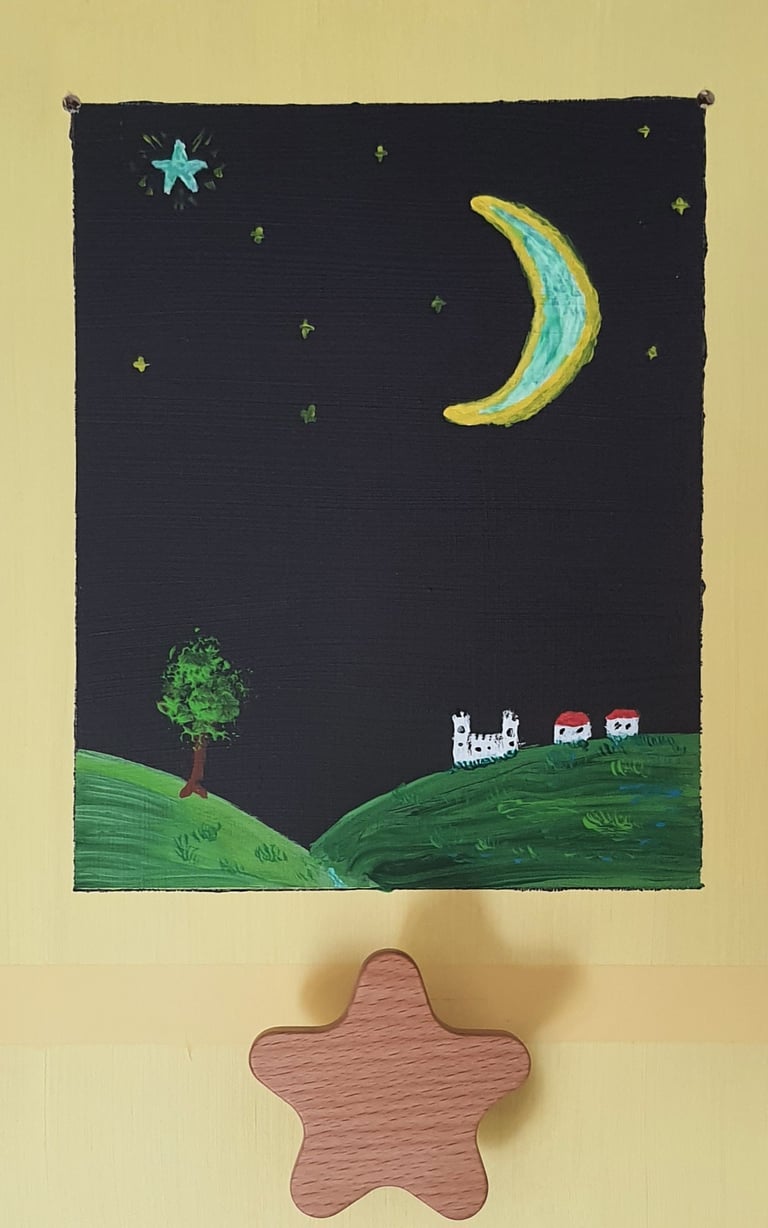 Sur support bois, l21xh30cm, porte pyjama, motif avec incrustations phosphorescentes. 20€