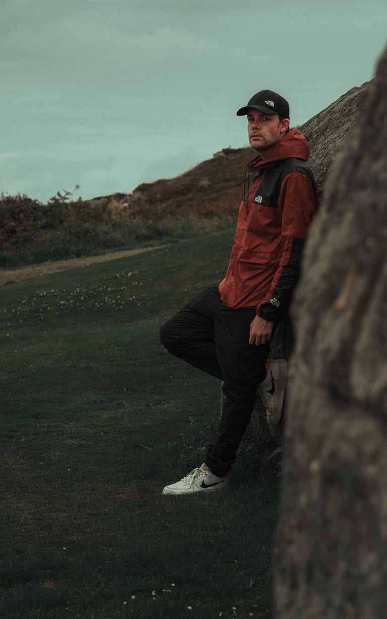 Fotografía de un hombre en el Monte de San Pedro