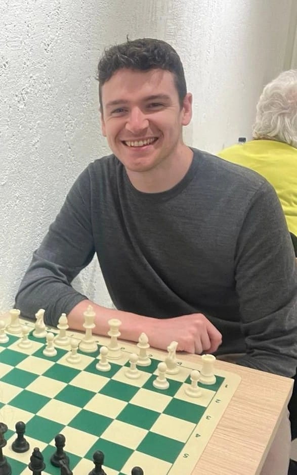 Online Tutor Playing Chess