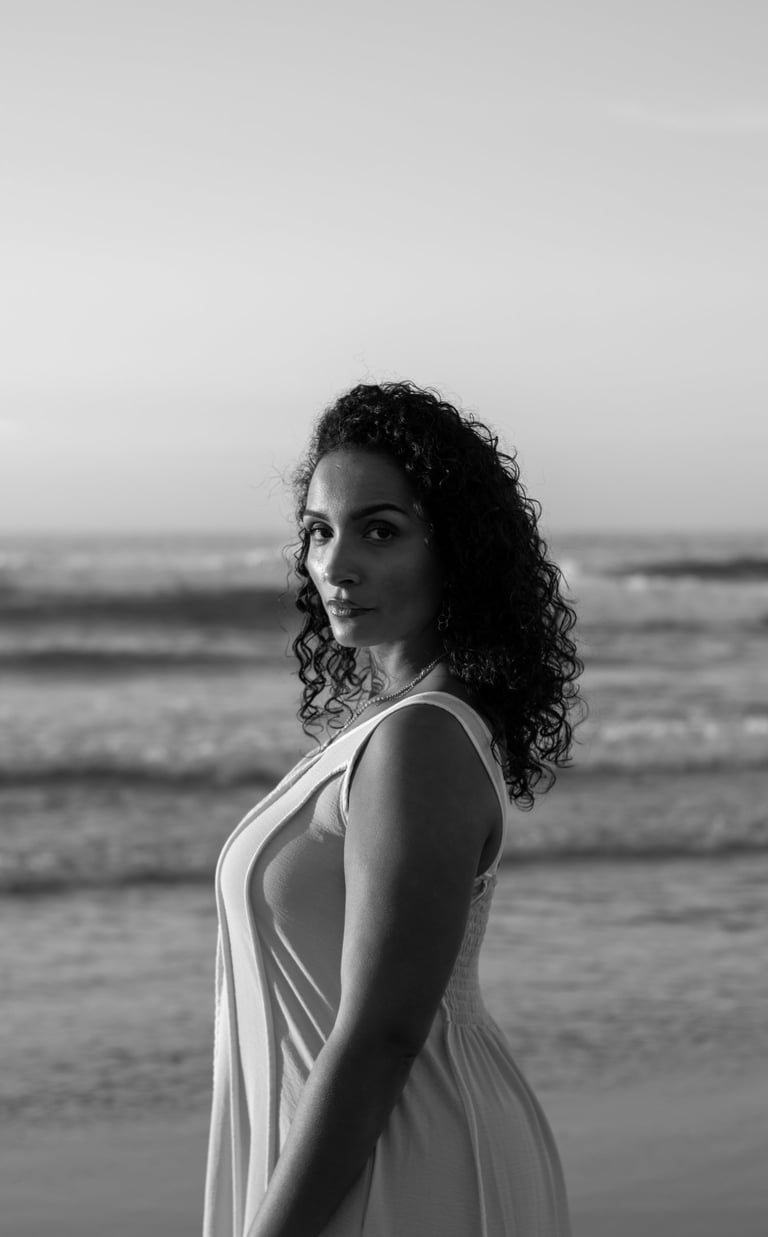 Nayr Faquirá, cantora luso moçambicana nascida em Sintra, representada pela agência Desacato