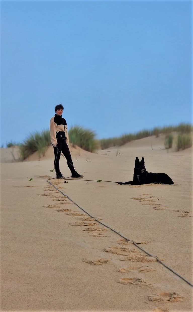 humaine berger allemand noir plage le porge