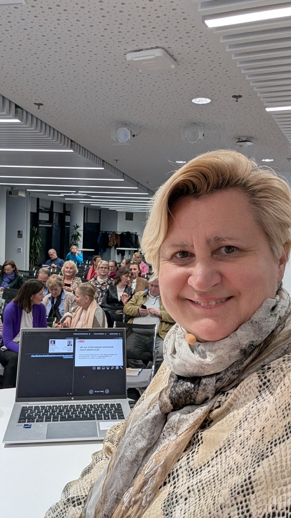 Mag. Natascha Ljubic, BSc ist Online Marketing- und KI-Expertin aus Wien