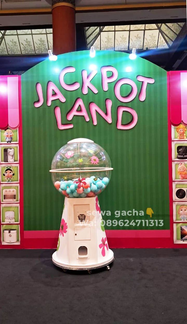 sewa mesin gacha jumbo gachapon di KSO wedding festival