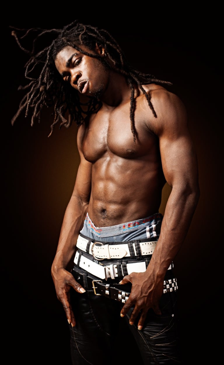 Jeune homme noir mode beauté photo studio