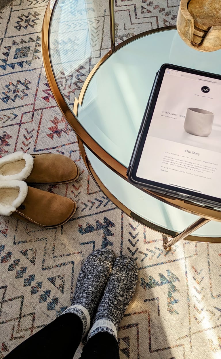 cozy-home-lifestyle-glass-table