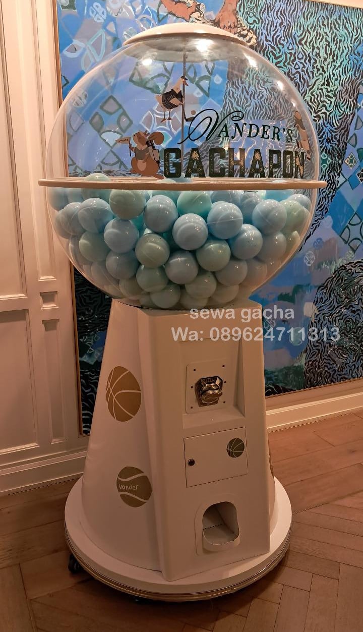 sewa mesin gachapon putih Jumbo di Acara Birthday party