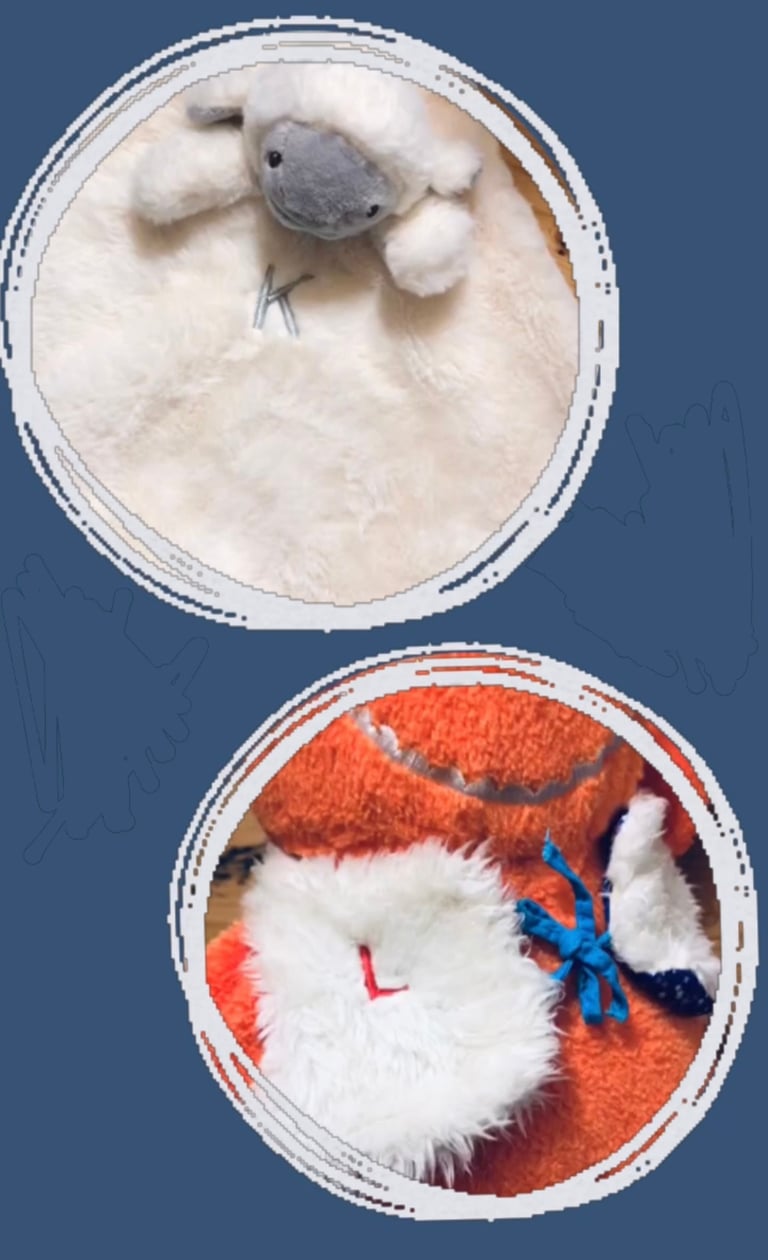 doudou plat mouton blanc tex brodée "K" et peluche monstre orange oxybul brodée "L"