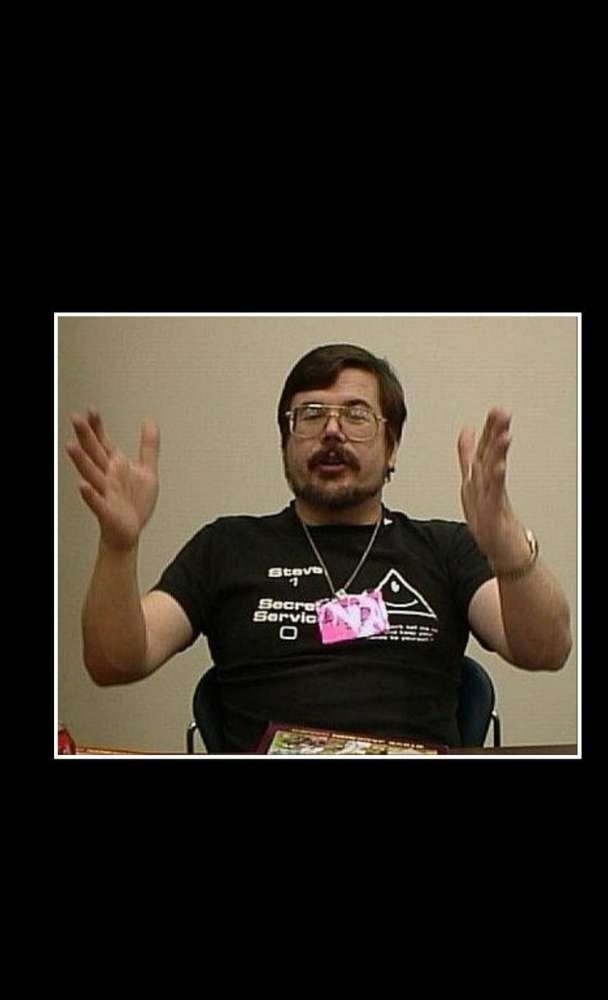 Foto de Steve Jackson (Será que ele ja sabia de todos esses eventos? ele faz parte do sistema?)