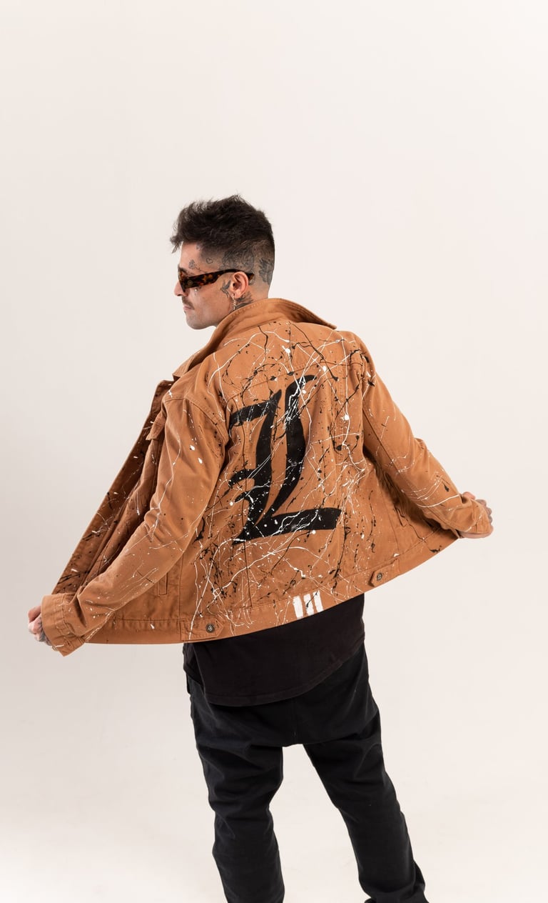 Jaqueta Personalizada Longuinni com detalhes em tinta 
