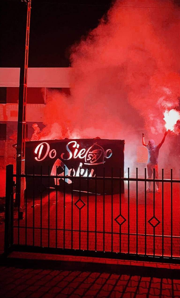 flaga kibicowska pirotechnika na sylwestra fajerwerki ruch chorzów gks katowice