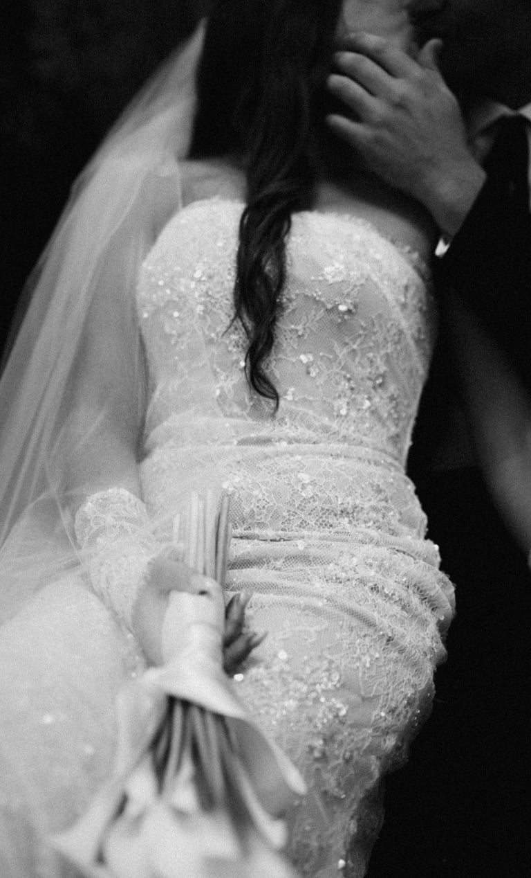 Big Sur Wedding - Couple portrait with wedding bouquet
