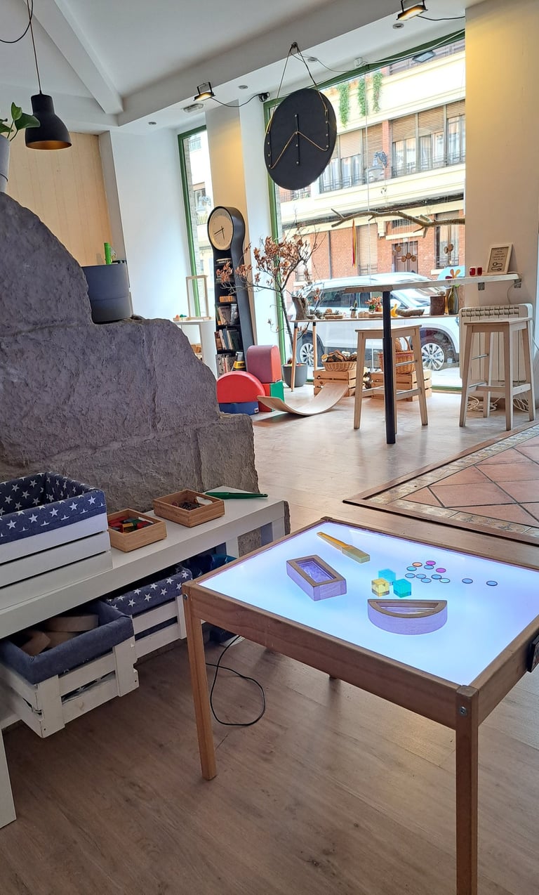 mesa de luz. Psicopedagogia (psicologia y pedagogia) Espacio Mare Cognitum. Leon