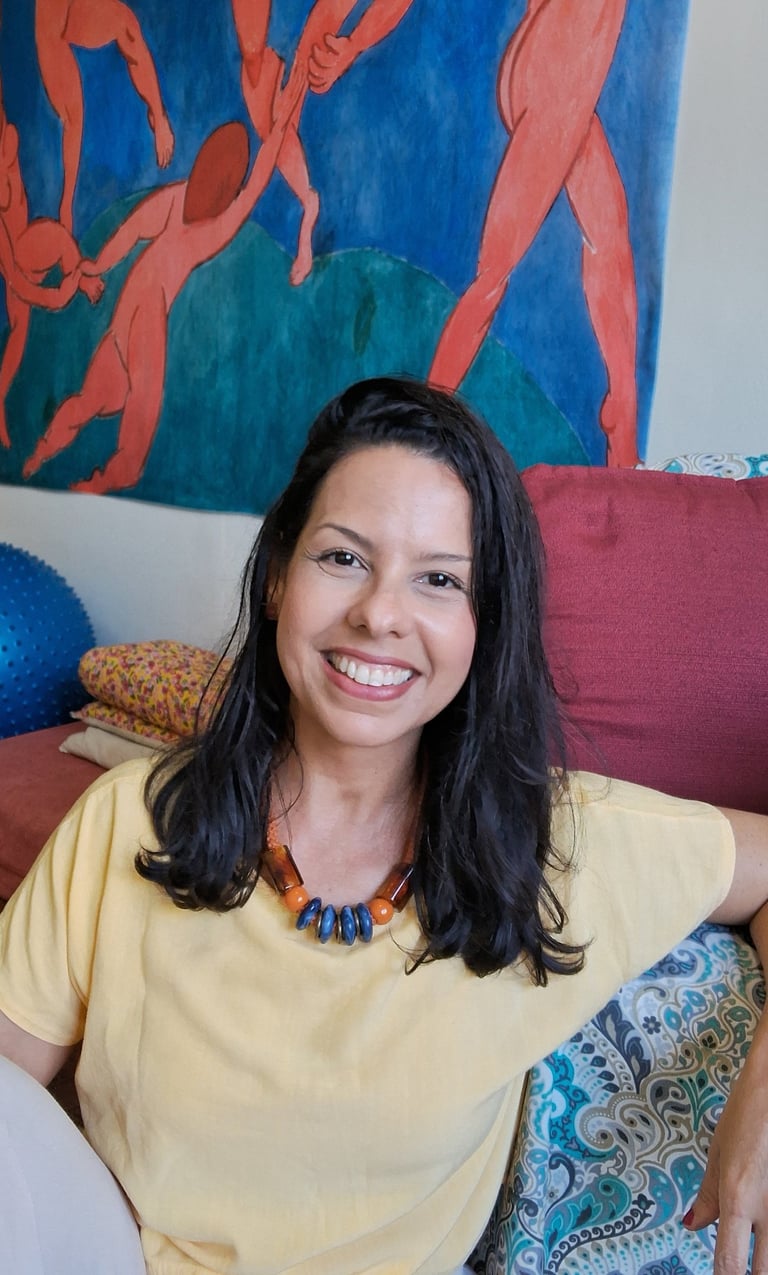 Psicóloga Janaina Gomes, especialista em ajudar pessoas a viver com autenticidade e propósito.