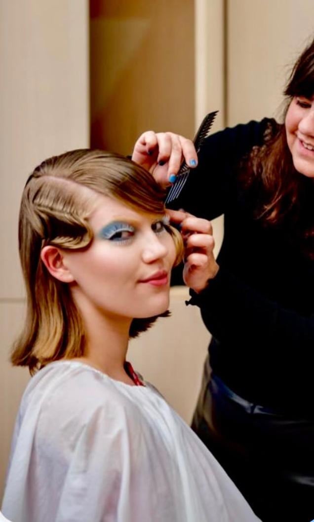 Sabin als Head of Hair, am Hair-Styling auf der der DAMUR Fashionshow