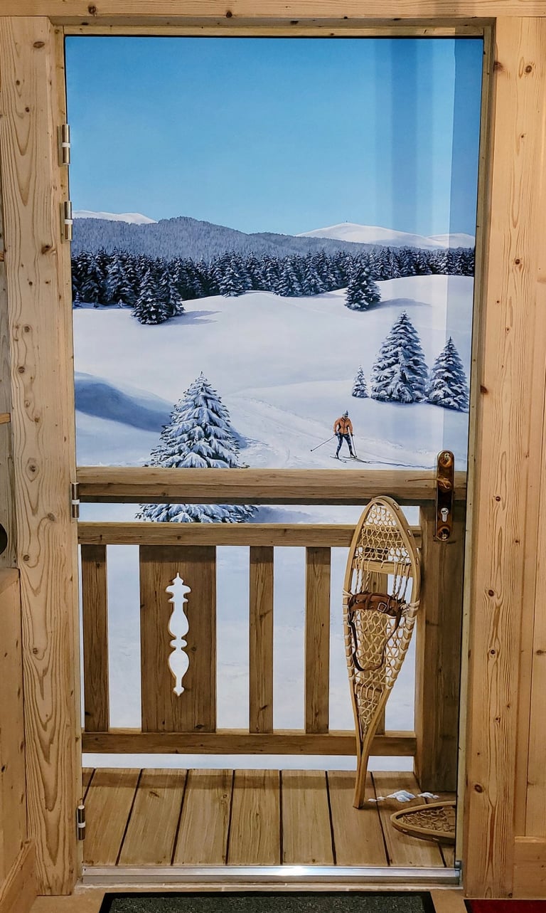 Trompe-l'oeil en peinture sur porte intérieure. Skieur dans paysage jurassien, barrières chalet bois