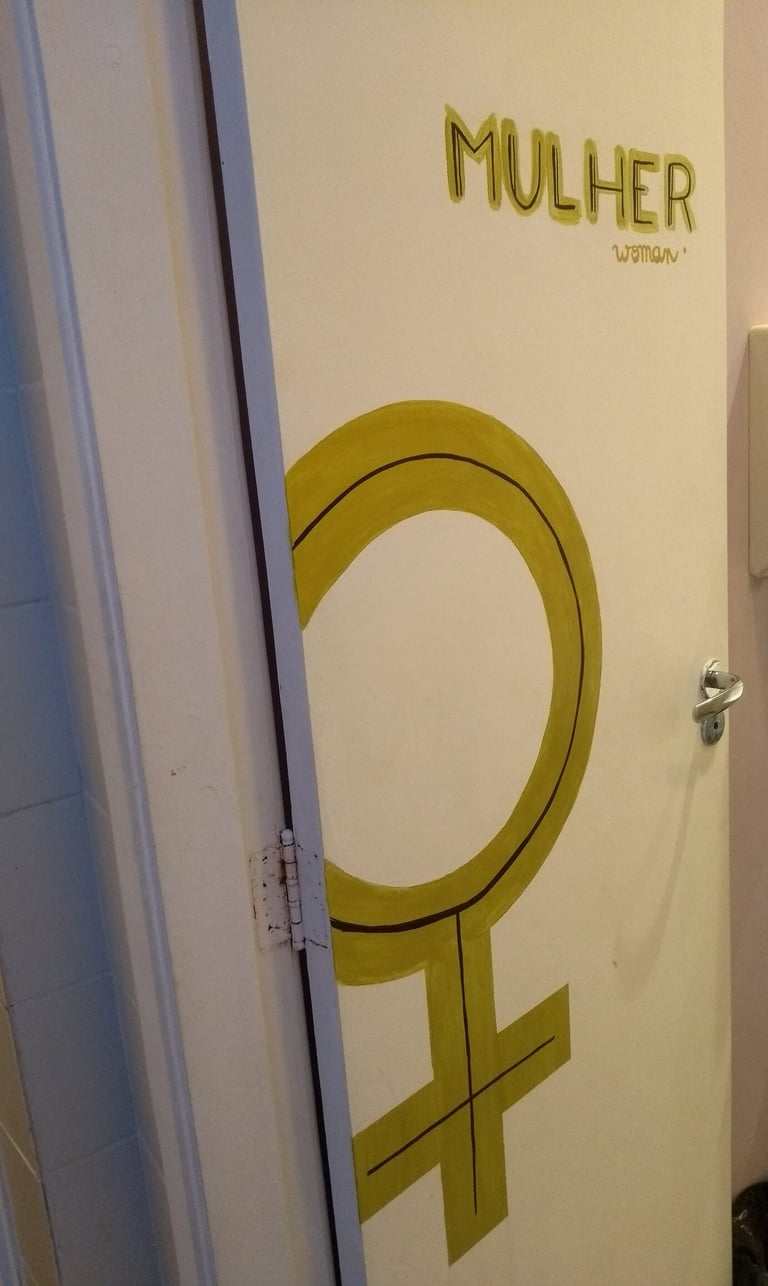 fresque porte hostel brésil