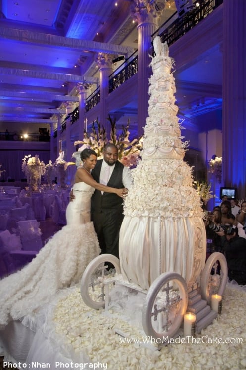 giant wedding cake 2025 wedding cake trends