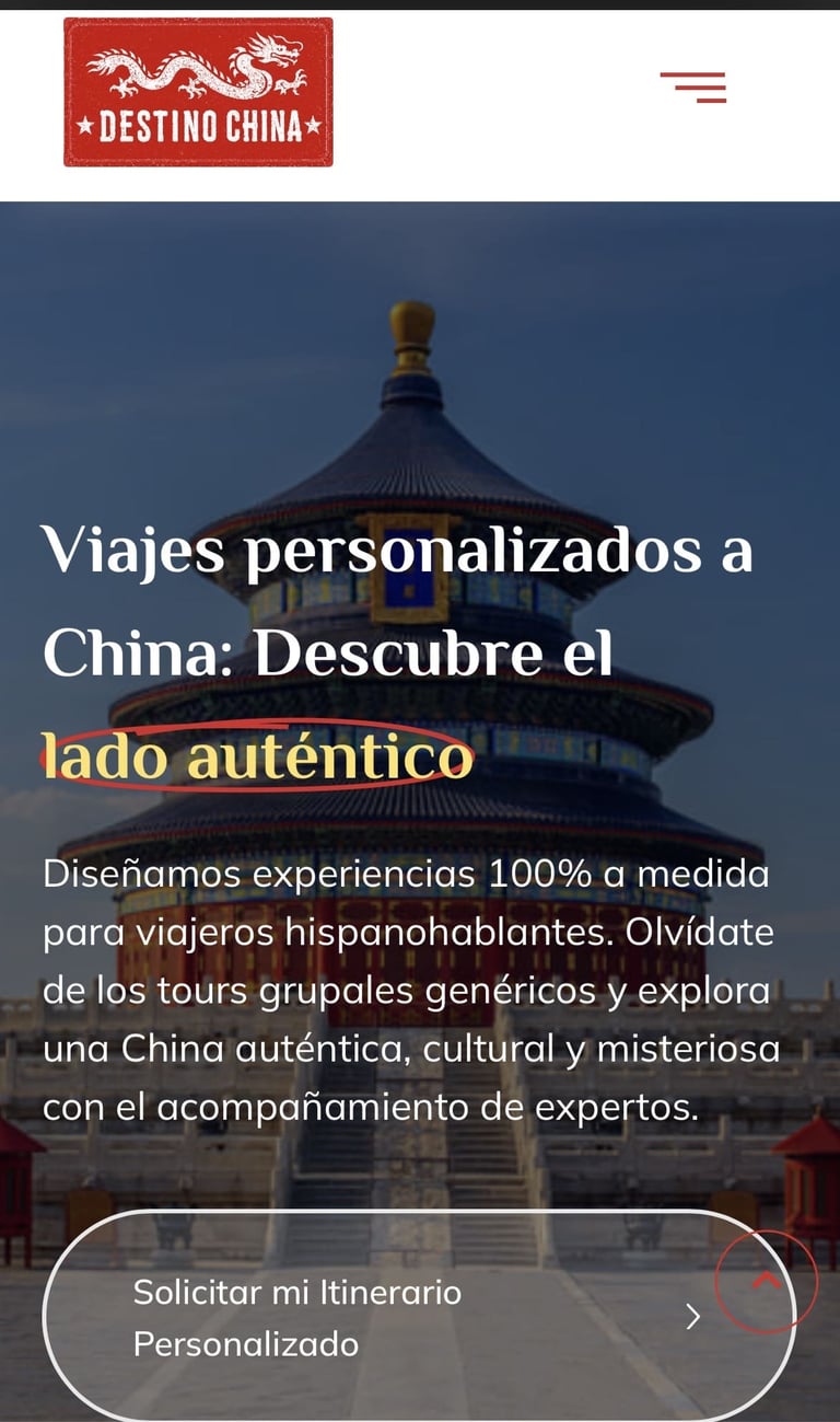 Templo del Cielo en Pekín con un texto que promociona viajes culturales personalizados a China.