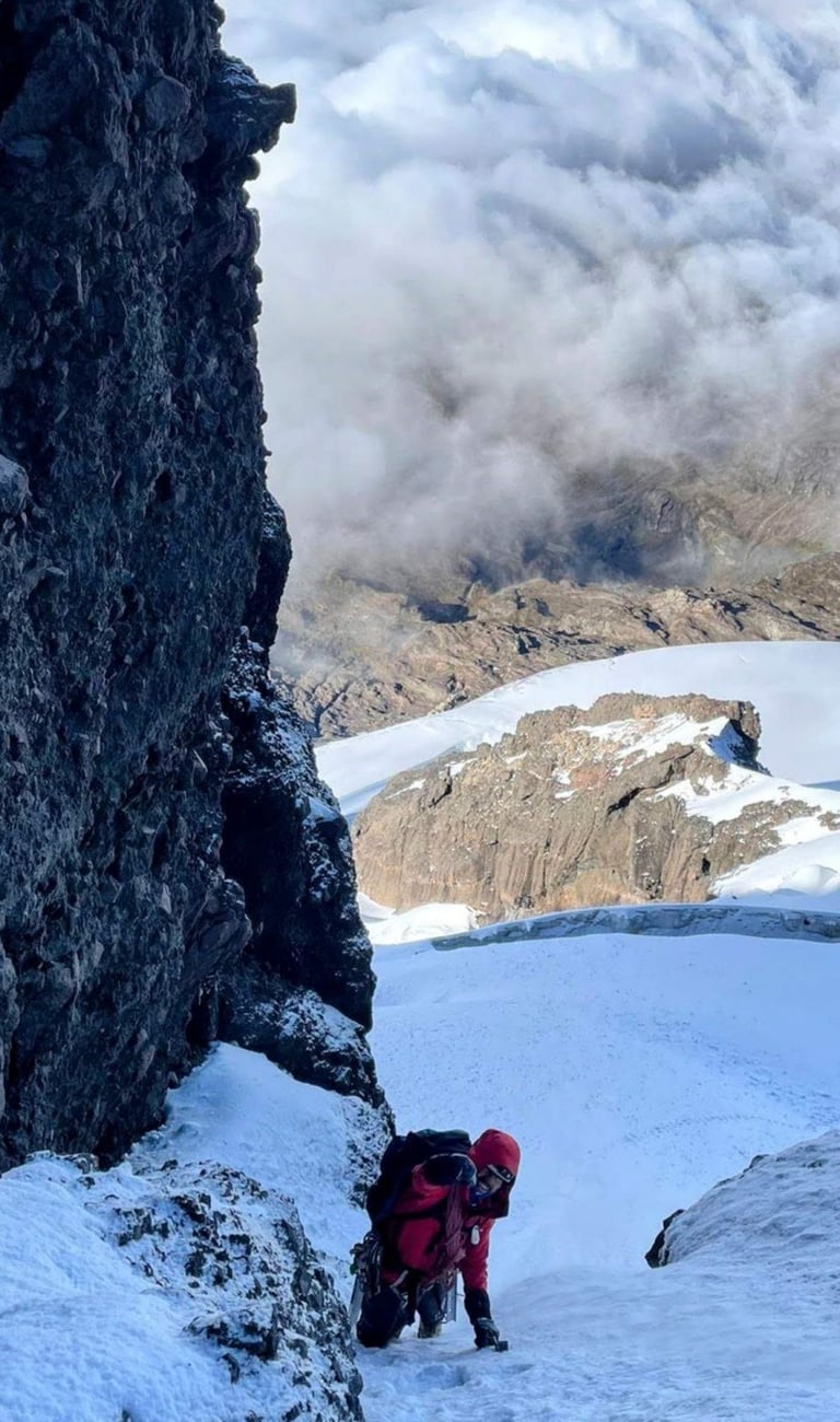 climbing El Altar - Obispo