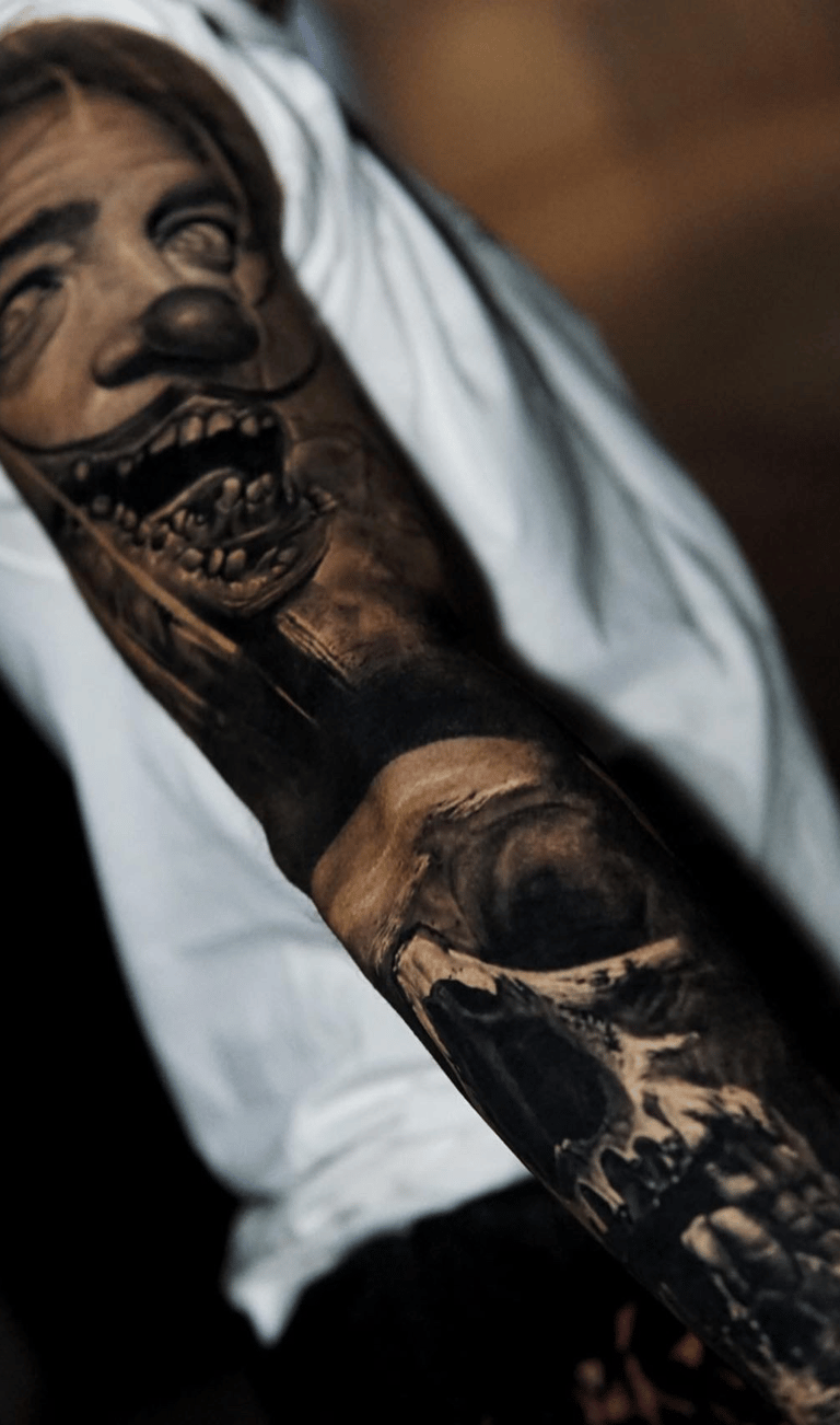 Tatuagem realista preto e branco feita por Victor Losni no Rio de Janeiro