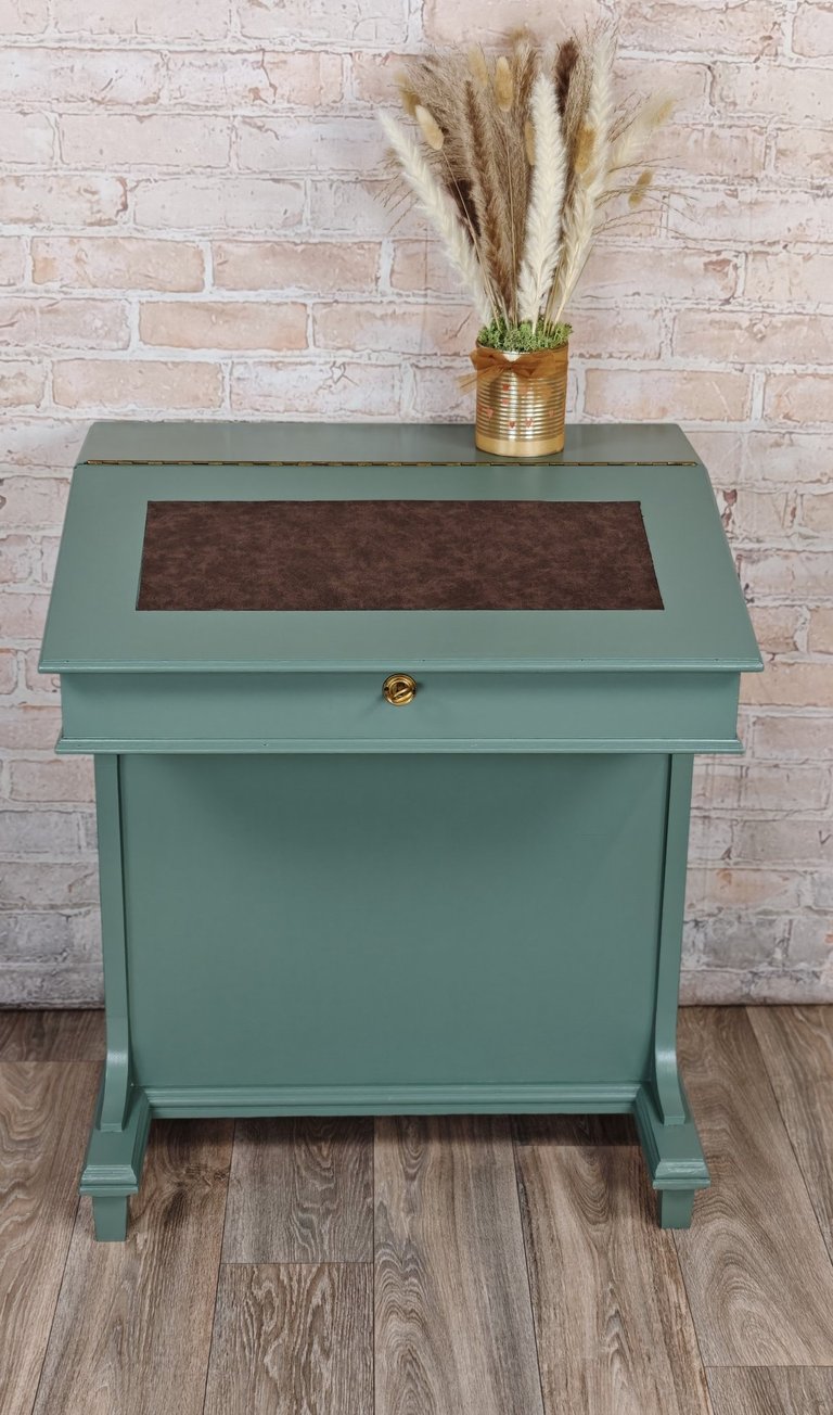 Bureau d'écolier restauré et relooké