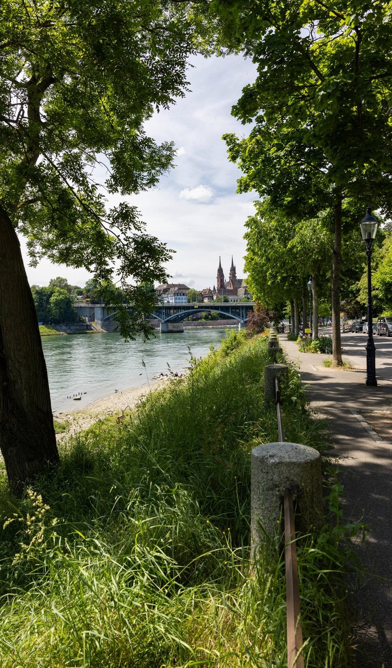 Blick über den Rhein zum Basler Münster – Beispielbild aus dem Allrounder Fotokurs Basel.