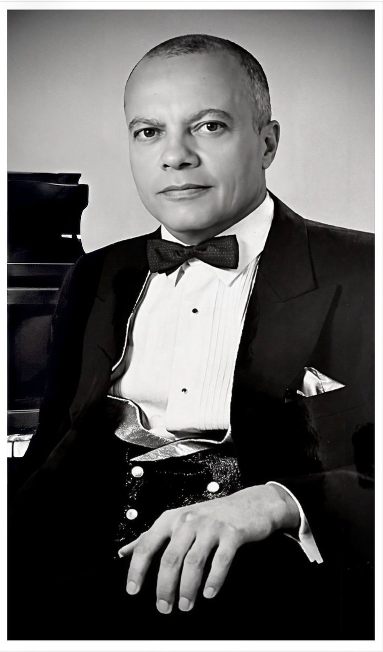 Jon Yon in Tuxedo at Grand Piano