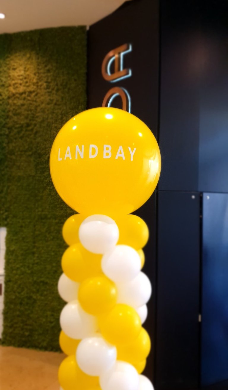 balloons stand