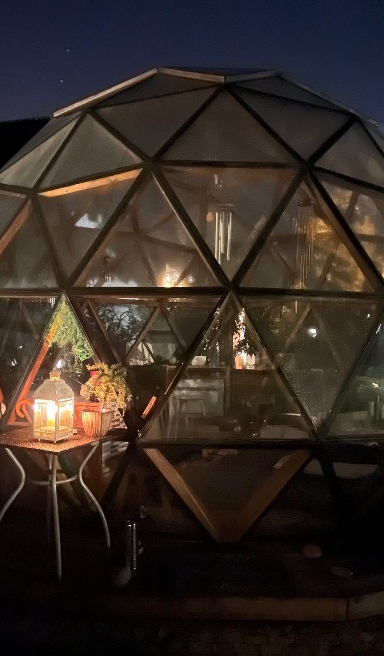 Mažas kupolas naktį