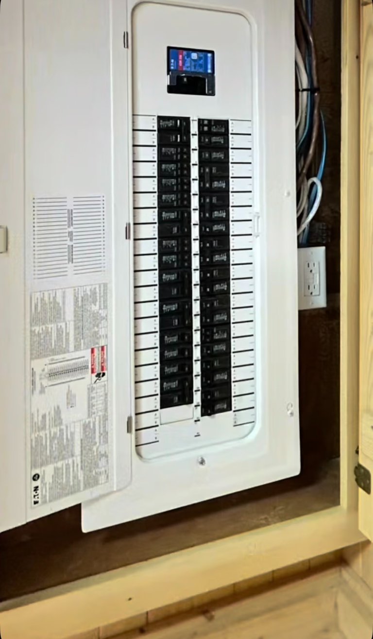 C"est le nouveau panneau électrique qui répond aux normes et qui est sécuritaire,