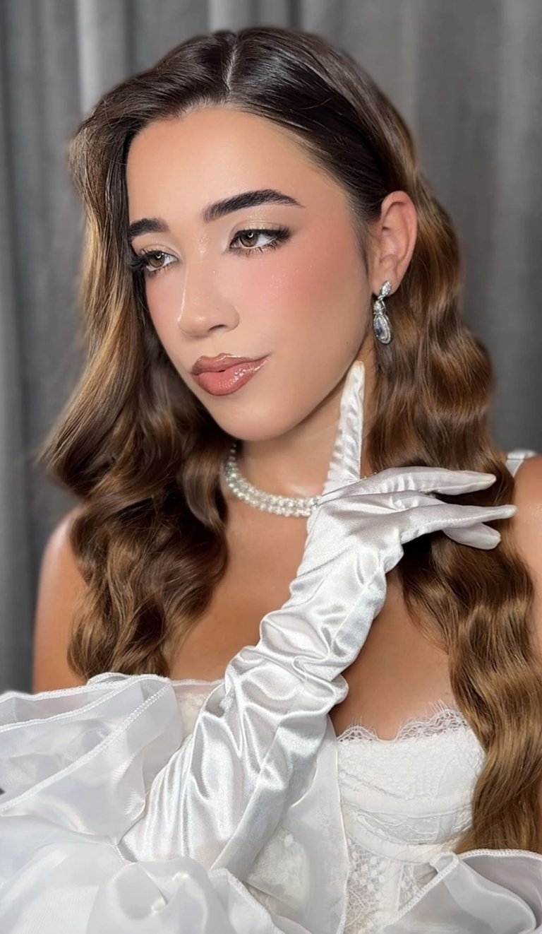 Novia con look romántico creado por Lizeth Quevedo Makeup Artist