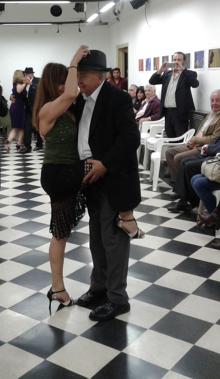 Escritor Ramón Héctor Romero, "Bailando Tango". En presentación de su Quinto Libro.