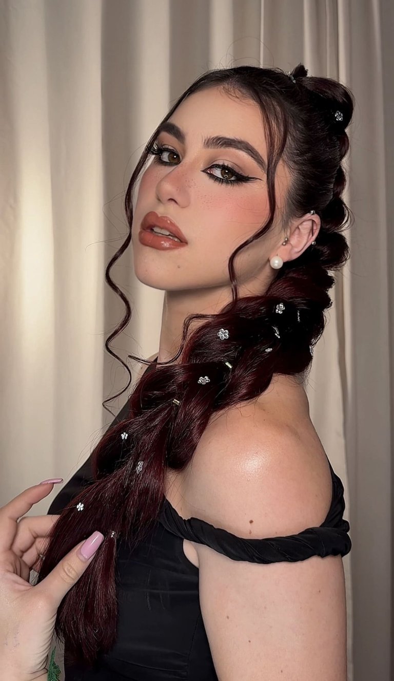 Maquillaje de noche elegante para celebración en Valencia