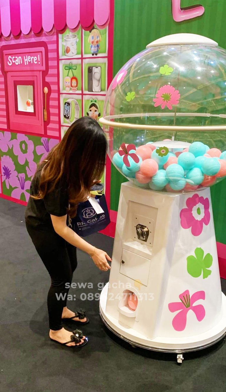 sewa mesin gacha jumbo gachapon di KSO wedding festival