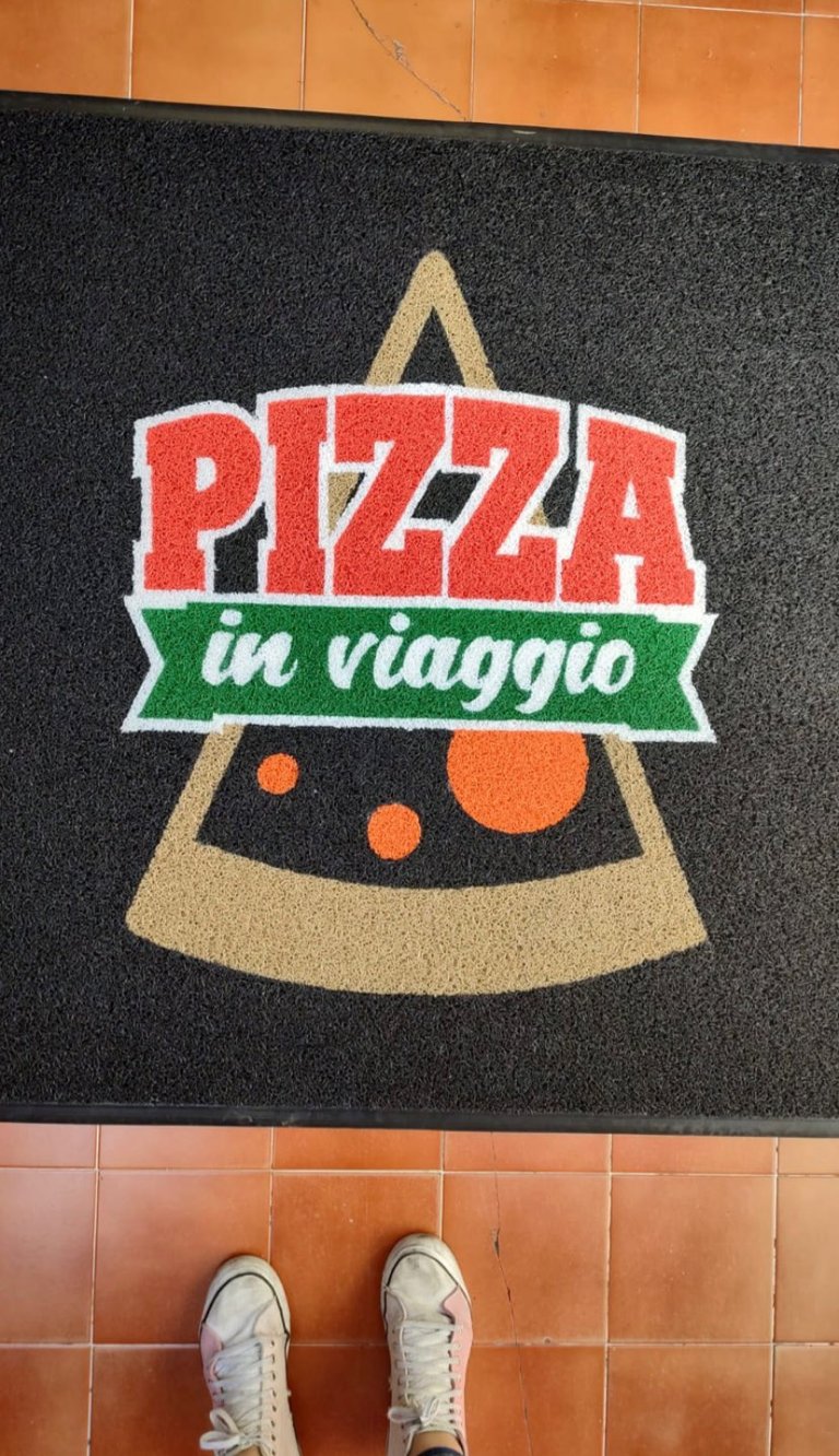 Tapete personalizado con logo pizza