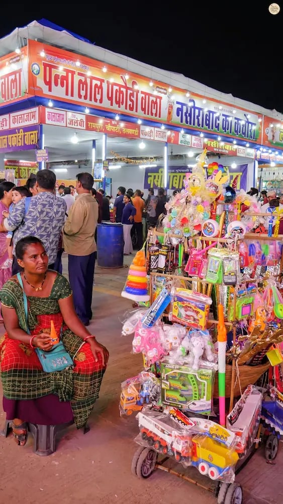 Exterior view of the popular Pannalal Pakoriwala shop at Kota Dussehra Mela.