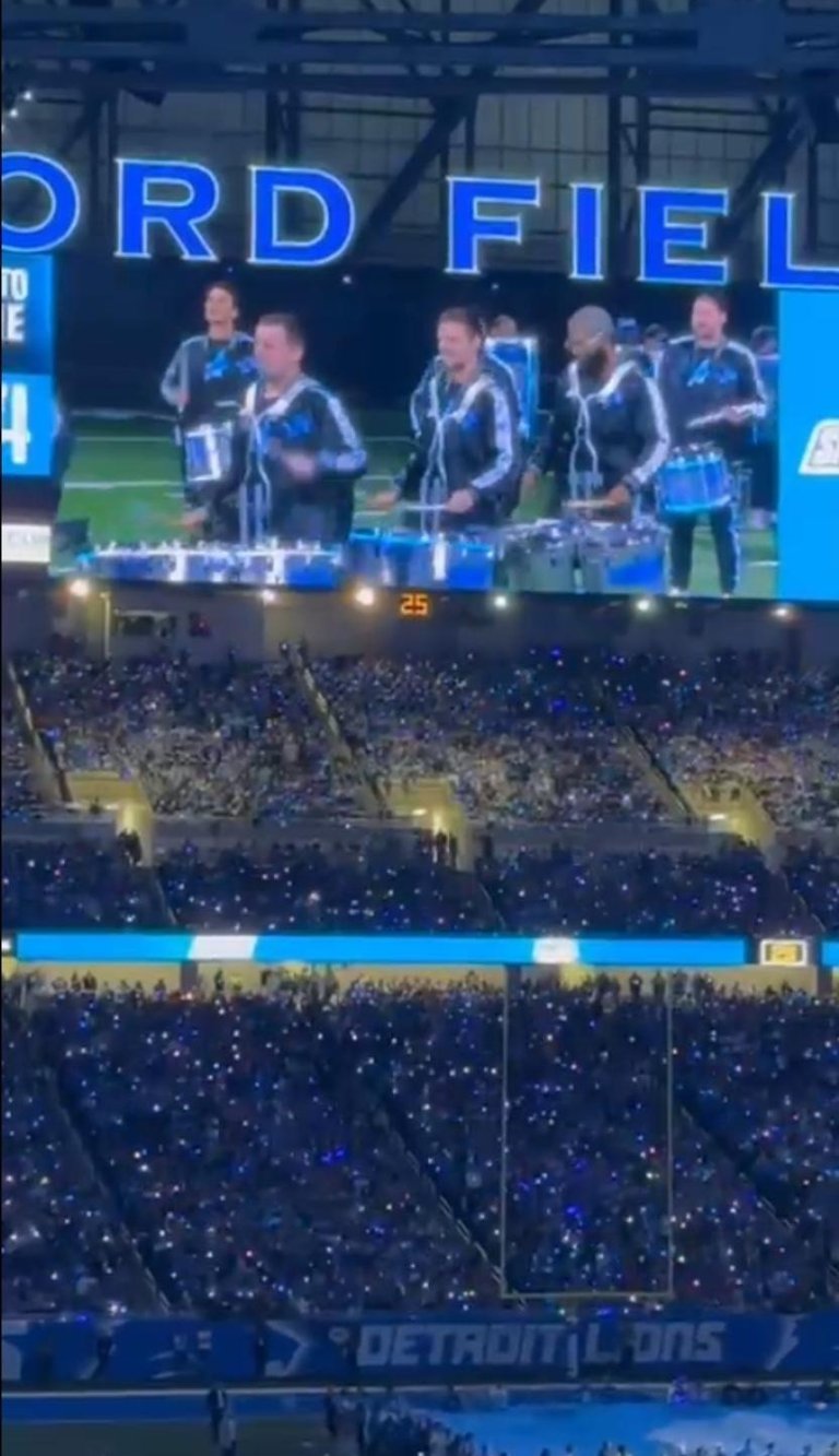 Detroit commanders play off 2025