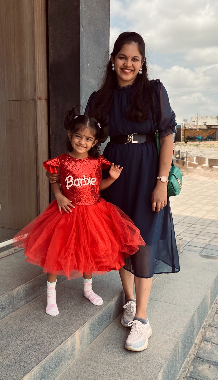 Co-founder and baker of Aaromill with her 4 year old daughter